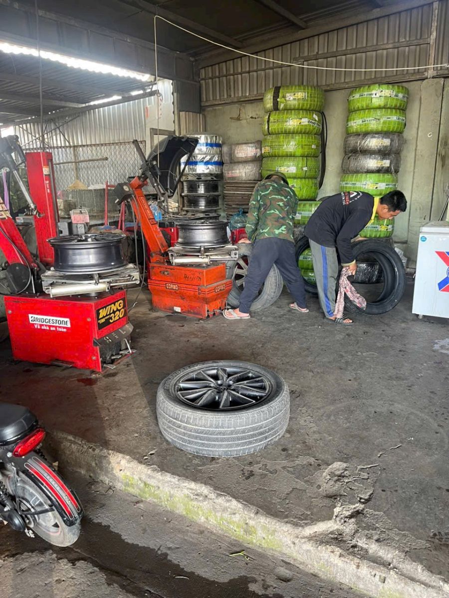 Vá vỏ xe xuyên tết - đón tết giáp thìn 2024